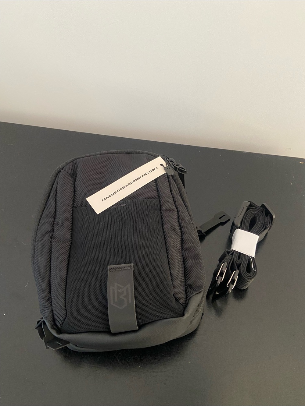 MAGNETIC BAG CO.  Sling Bag NWT